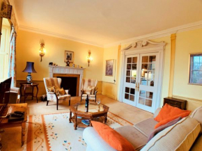 F2 Charming City Centre Apartment full of Character
